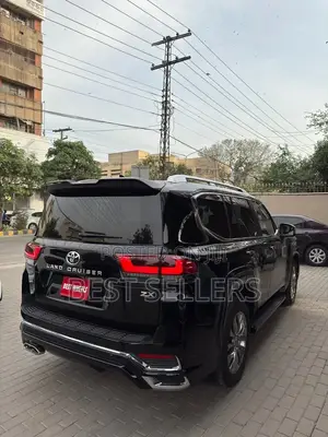 Toyota Land Cruiser LC300 2025 Black