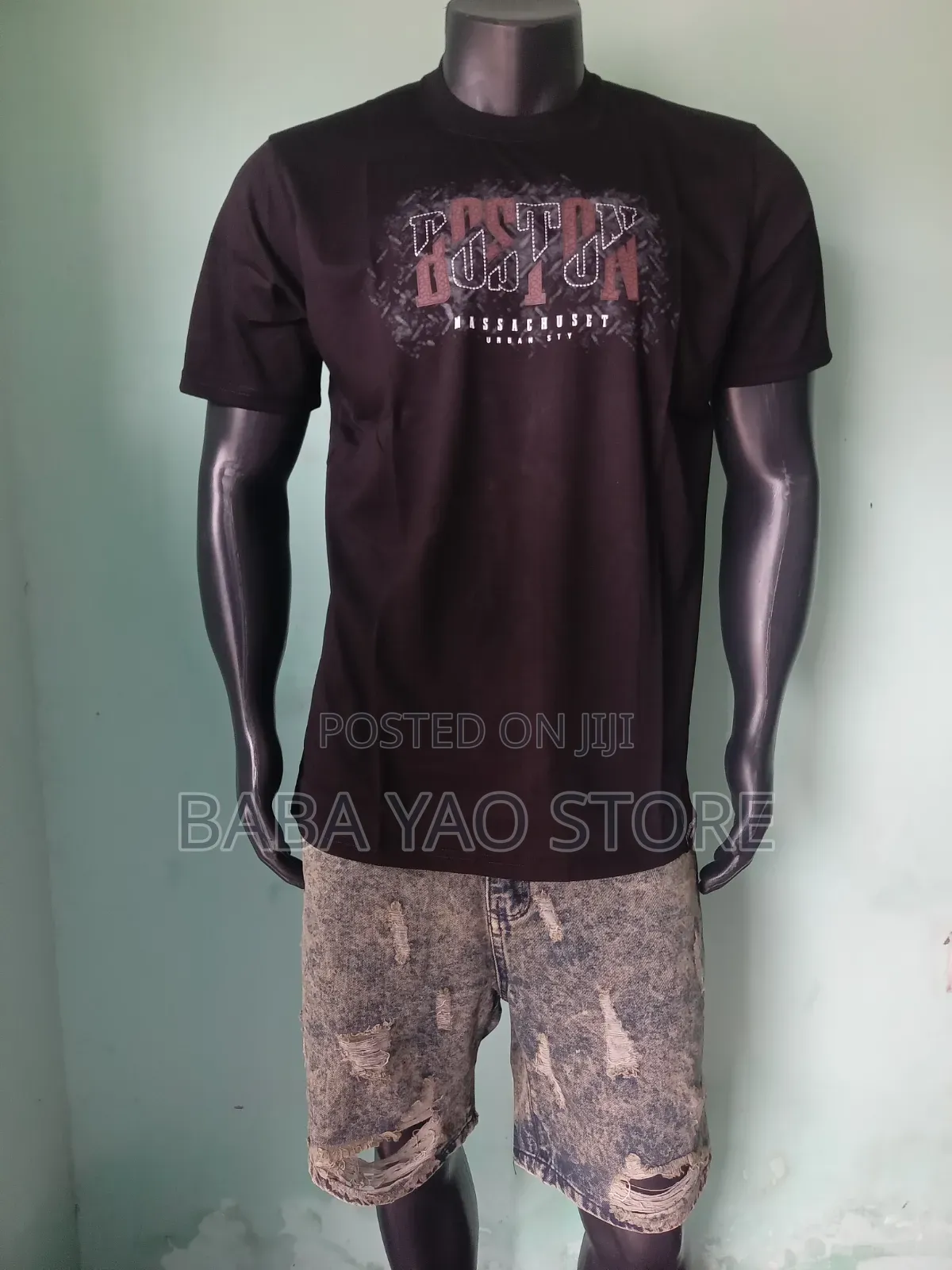 Men's T-Shirts and Capri Boyfriend Jeans Set.