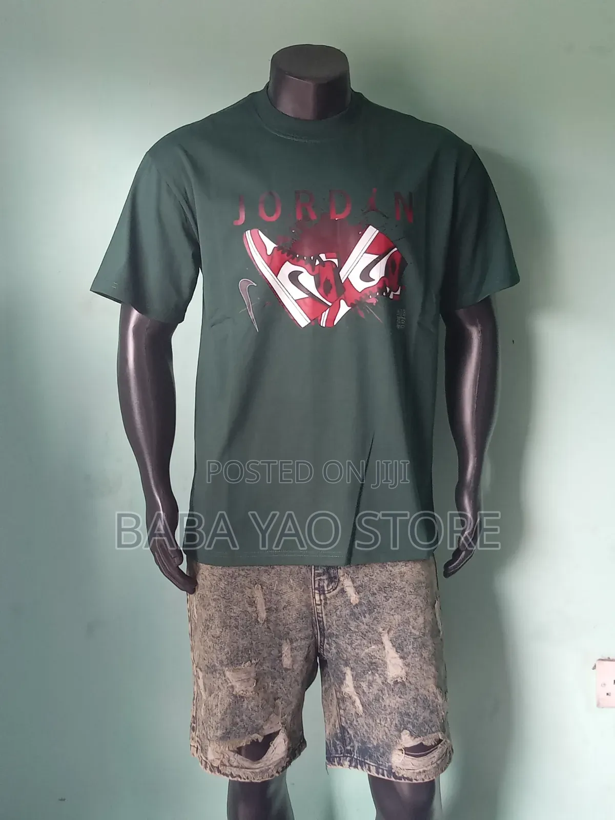 Men's T-Shirts and Capri Boyfriend Jeans Set.