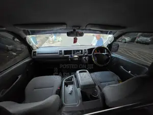 Toyota Quantum 2010 White