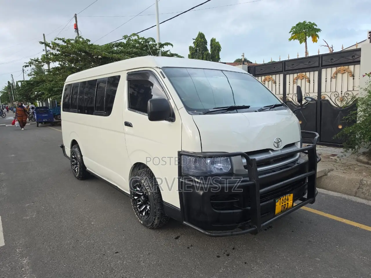 Toyota Quantum 2010 White