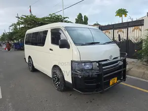 Toyota Quantum 2010 White
