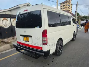 Toyota Quantum 2010 White