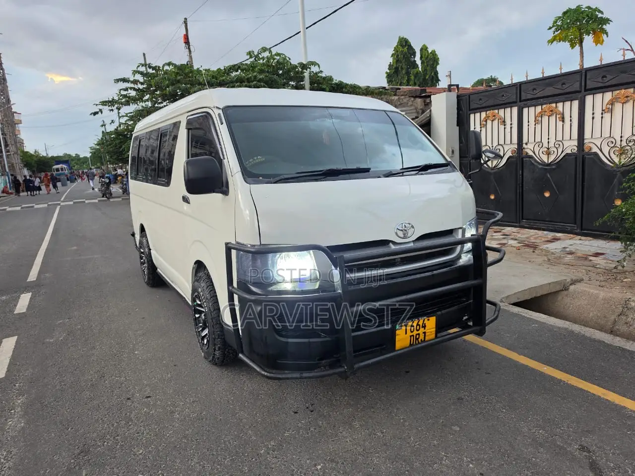 Toyota Quantum 2010 White