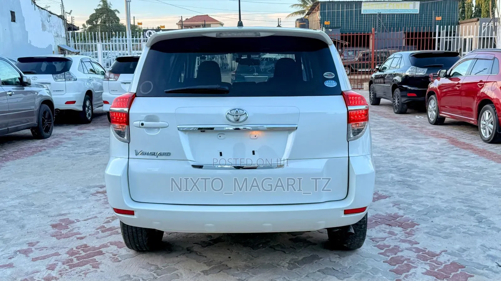 Toyota Vanguard 2010 White