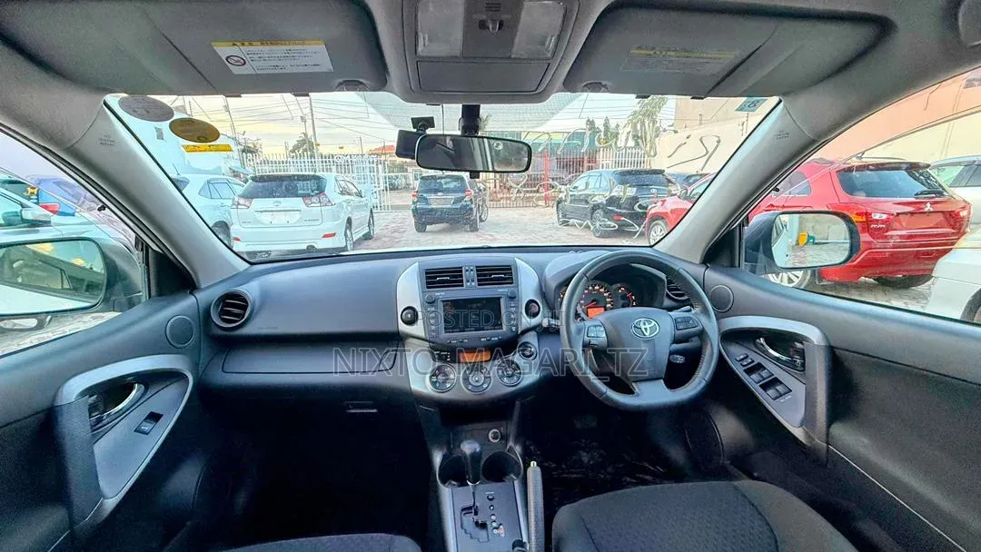 Toyota Vanguard 2010 White