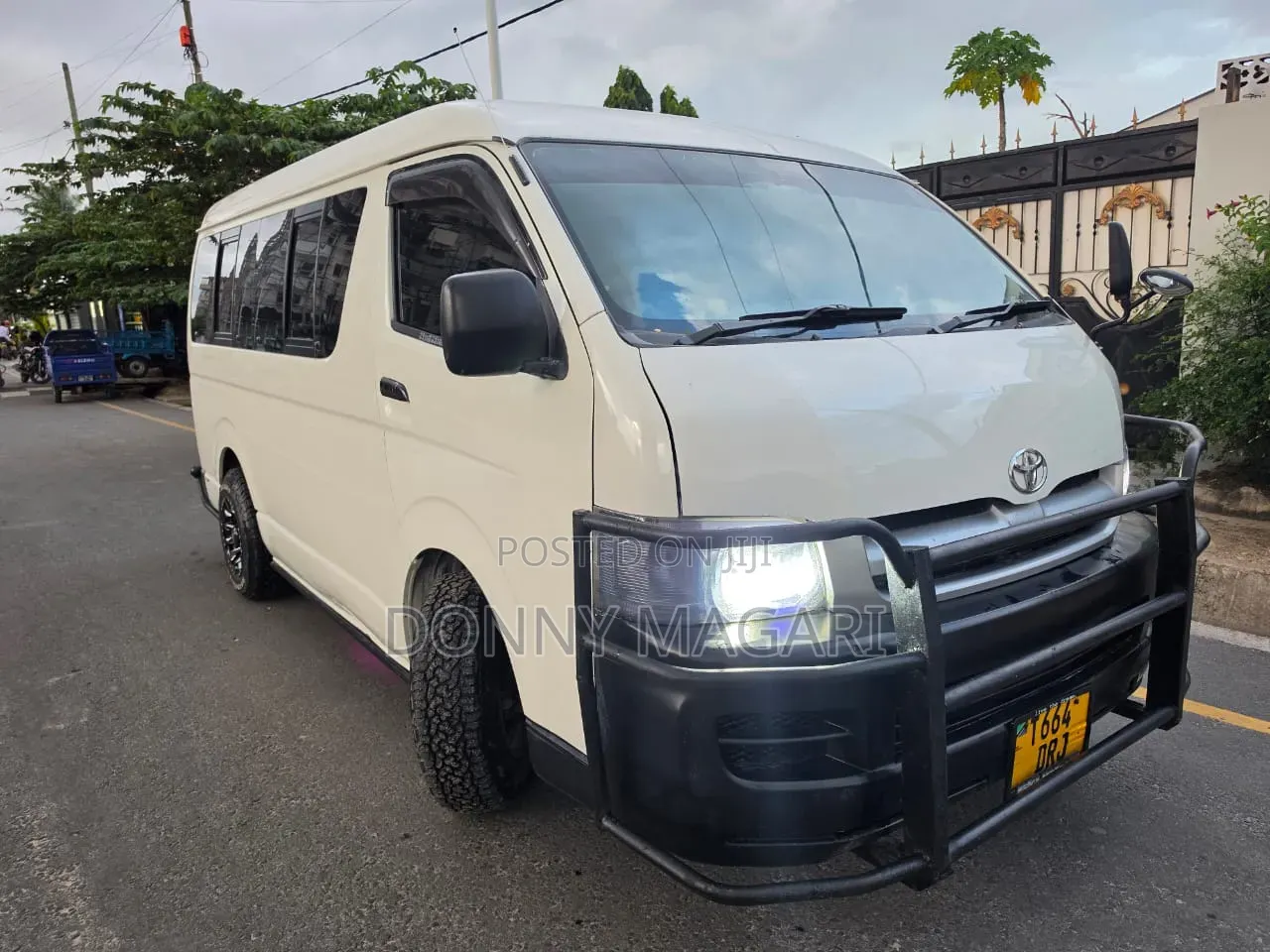 Toyota HiAce 2006 White