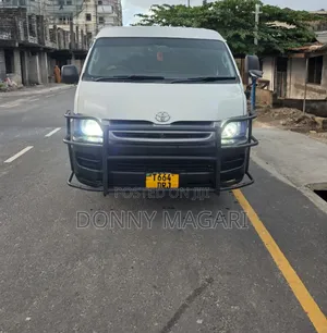 Toyota HiAce 2006 White