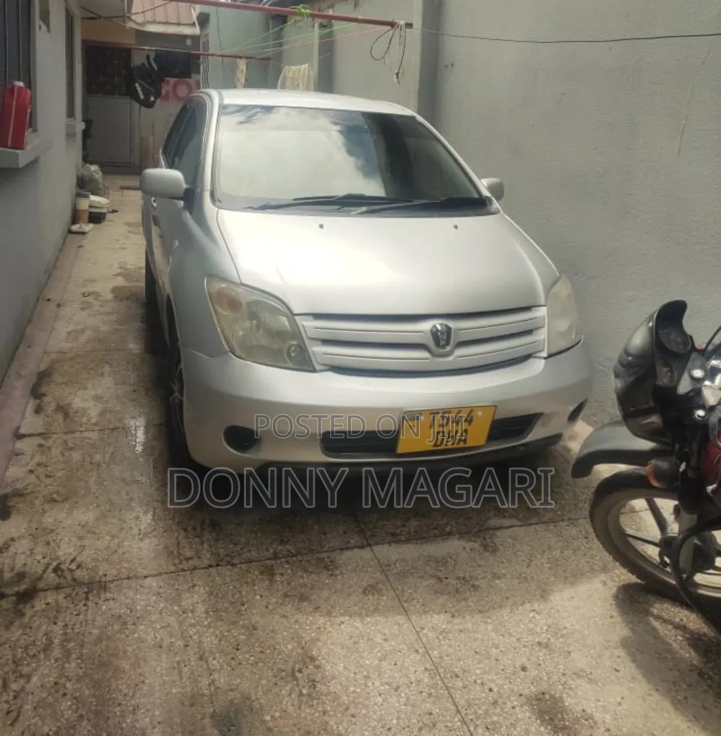 Toyota IST 2004 Silver