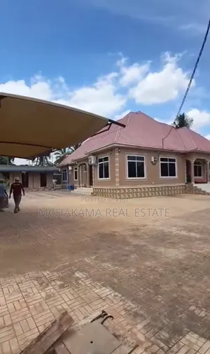 5bdrm House in Mchakama Real Estate, Chanika for sale