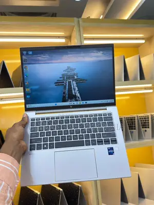 New Laptop HP ZBook Firefly 14 G10 16GB Intel Core i7 SSD 512GB