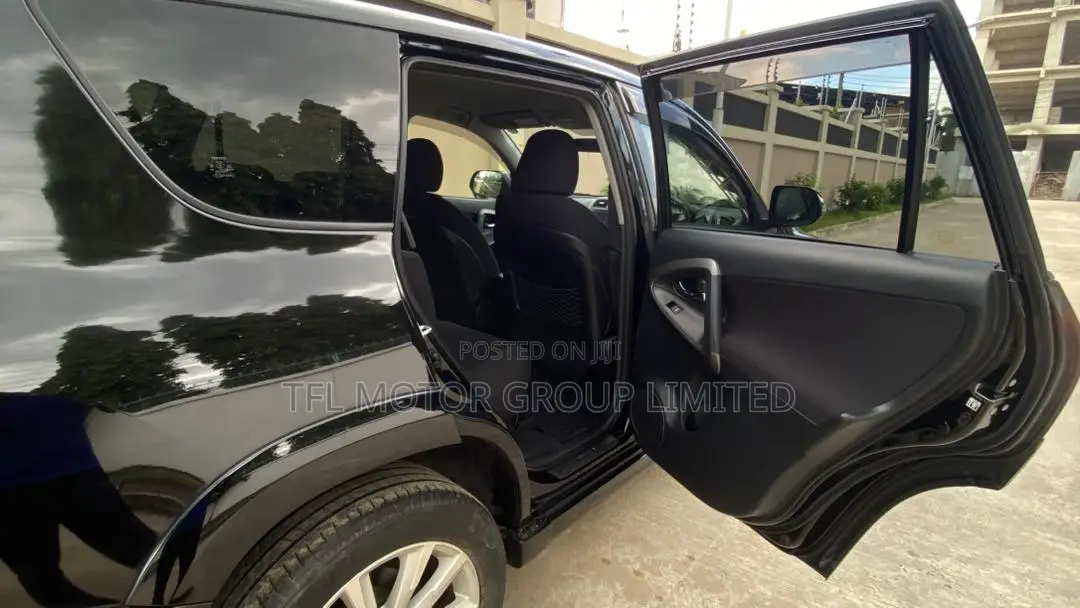 Toyota Vanguard 2012 Black