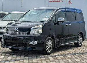 Toyota Noah 2.0 143hp AWD (7 Seater) 2013 Black