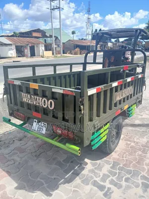 Bajaj Avenger 200 2025 Green