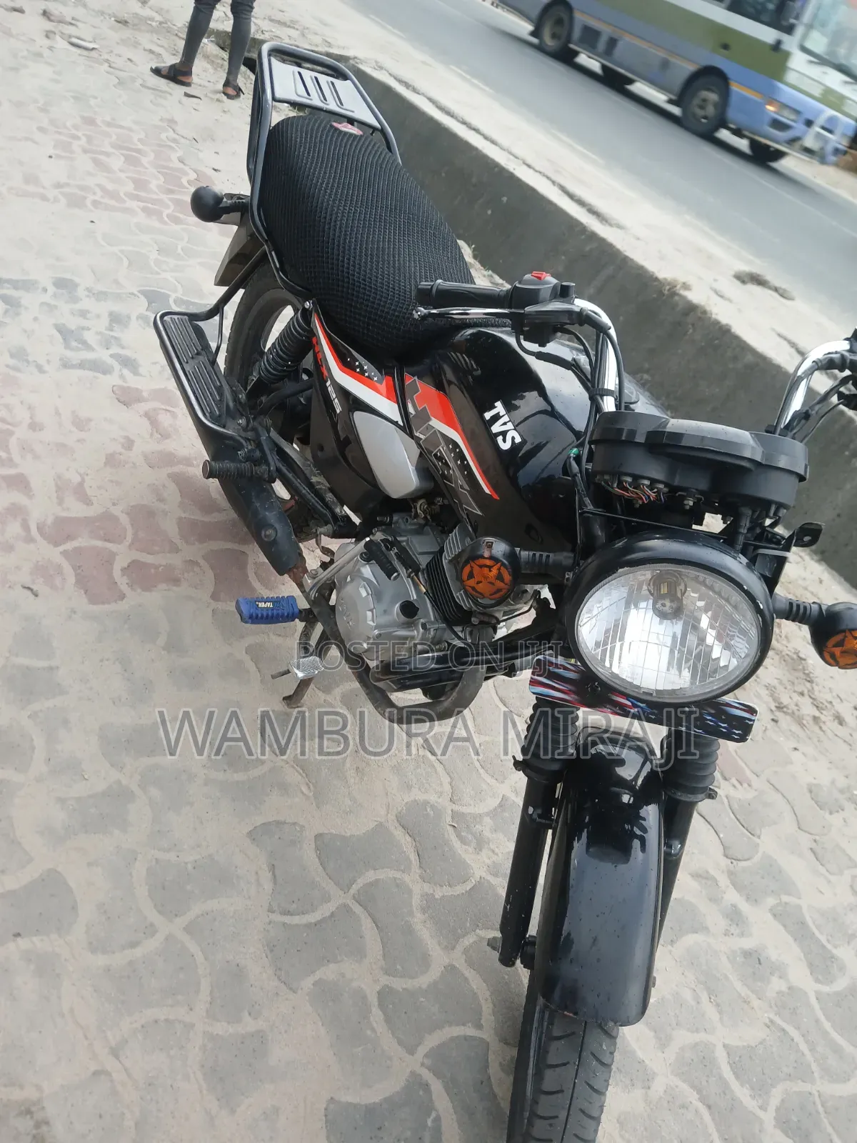 TVS HLX 125 2025 Black