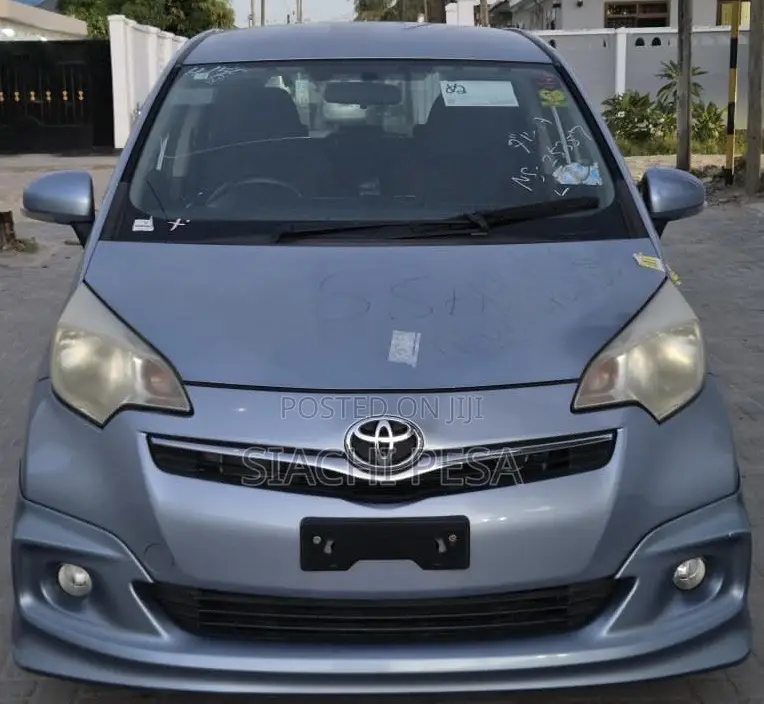 Toyota Ractis 2012 Blue
