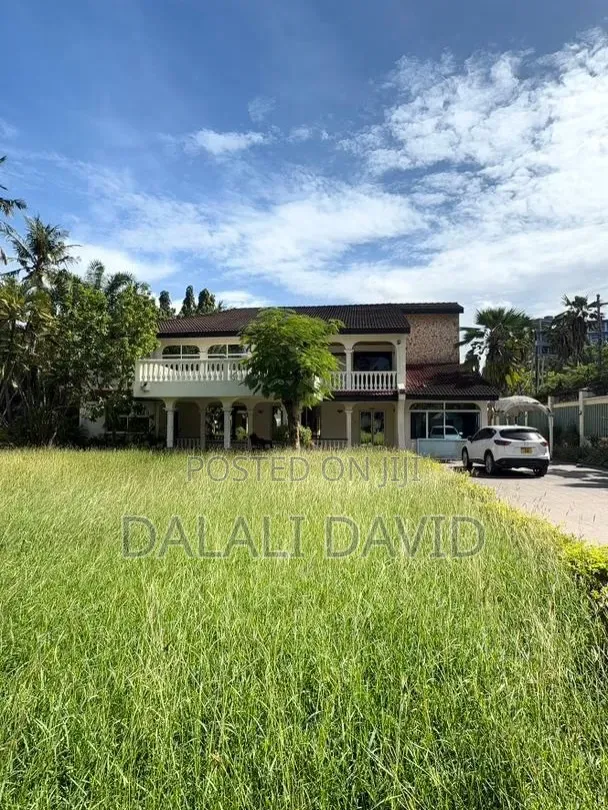 5bdrm House in Ada Estate for rent