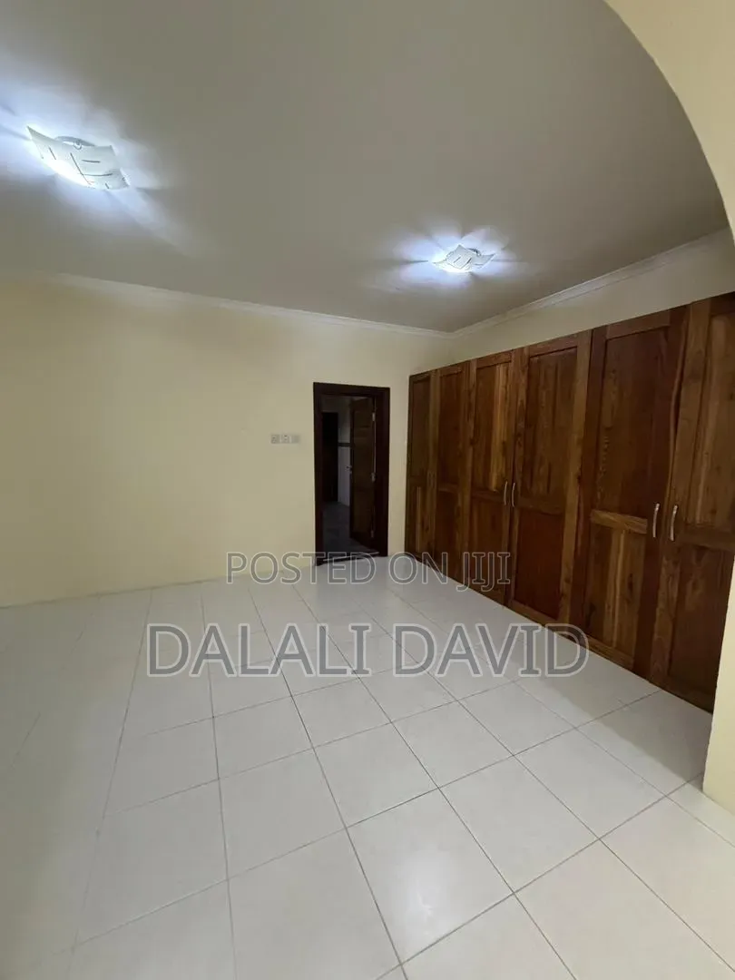 5bdrm House in Ada Estate for rent
