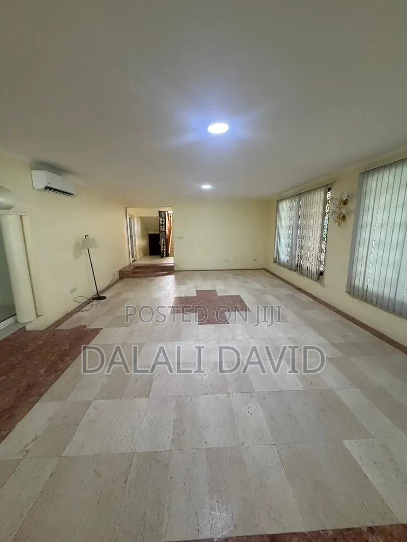 5bdrm House in Ada Estate for rent