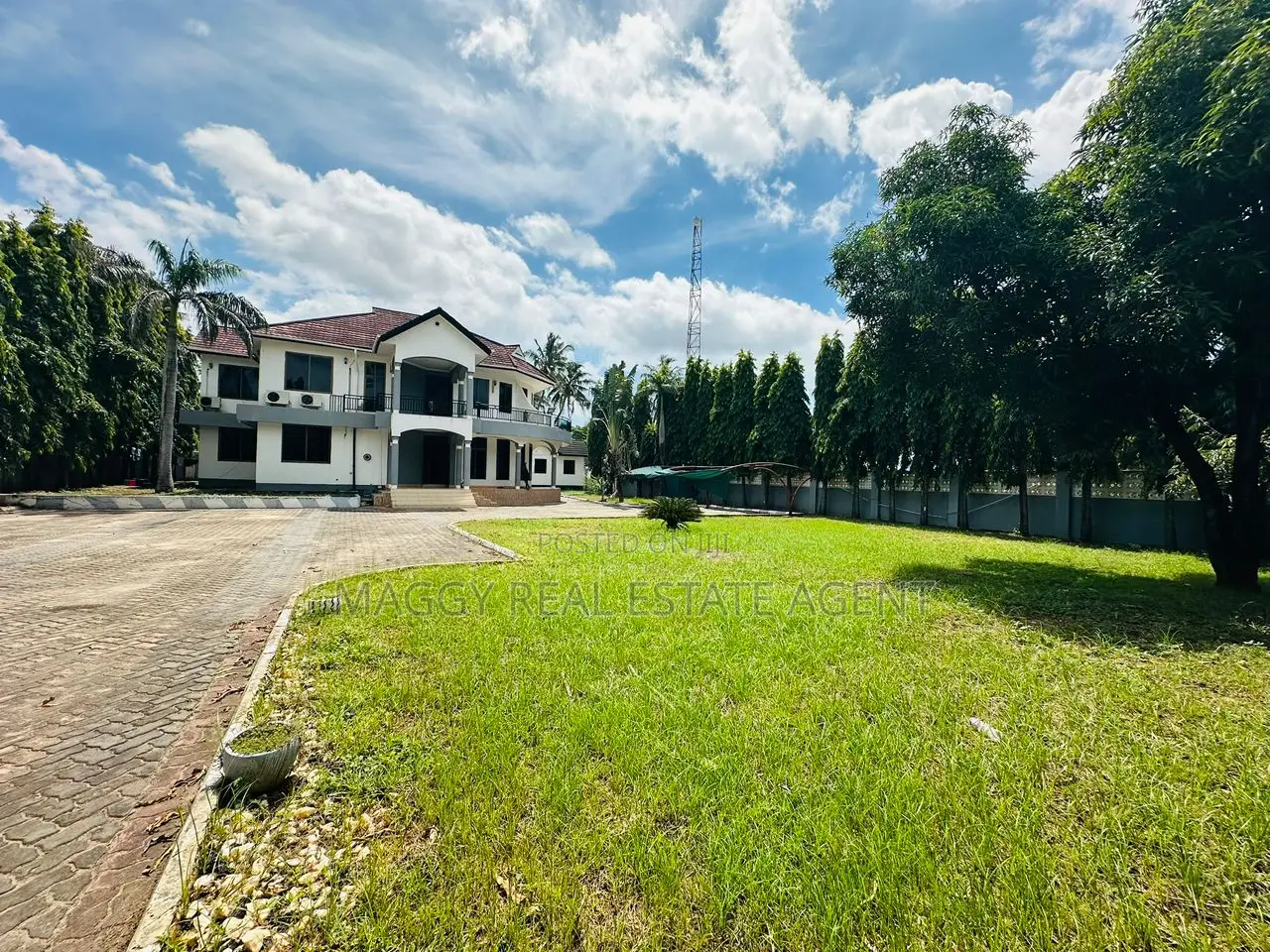 8bdrm House in Mbezi Beach for rent