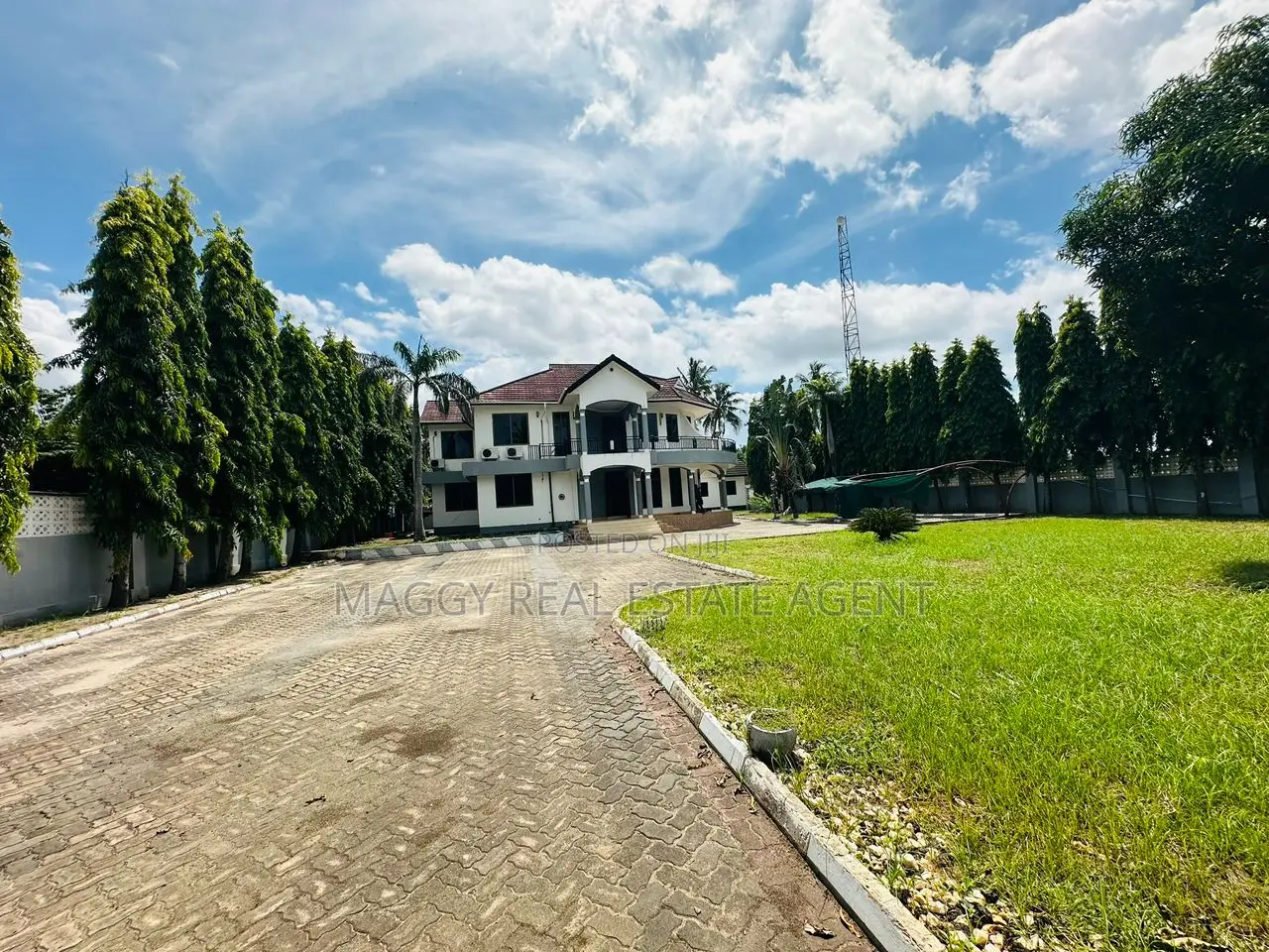 8bdrm House in Mbezi Beach for rent