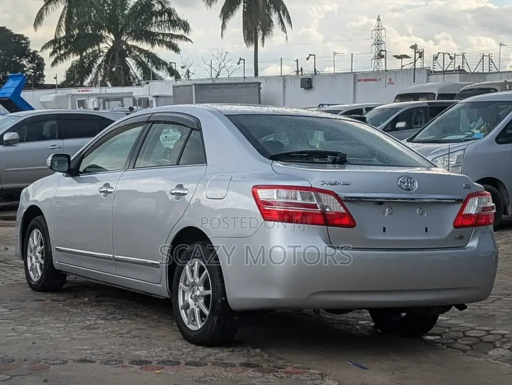 Toyota Premio 2012 Silver