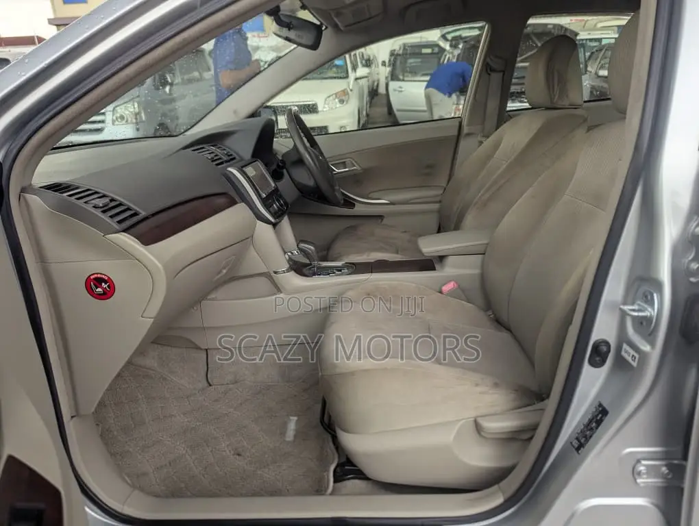 Toyota Premio 2012 Silver