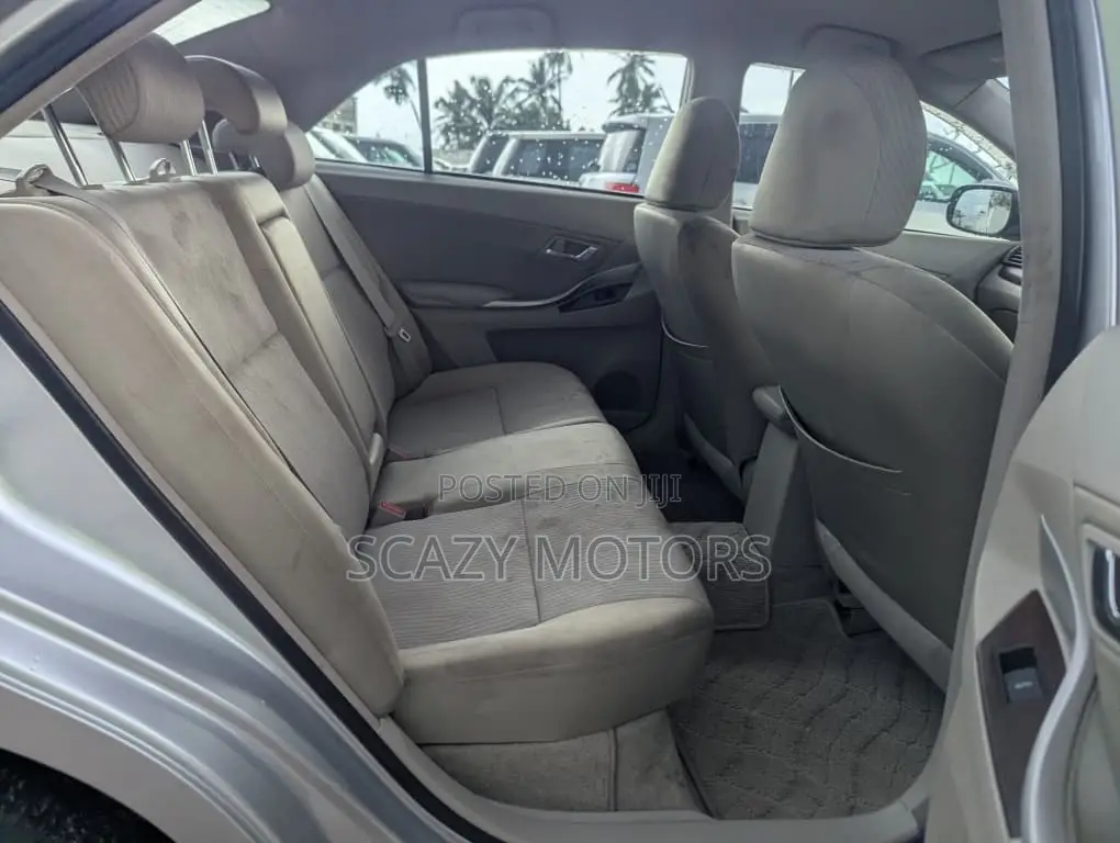 Toyota Premio 2012 Silver