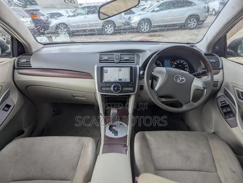 Toyota Premio 2012 Silver