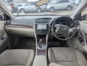 Toyota Premio 2012 Silver