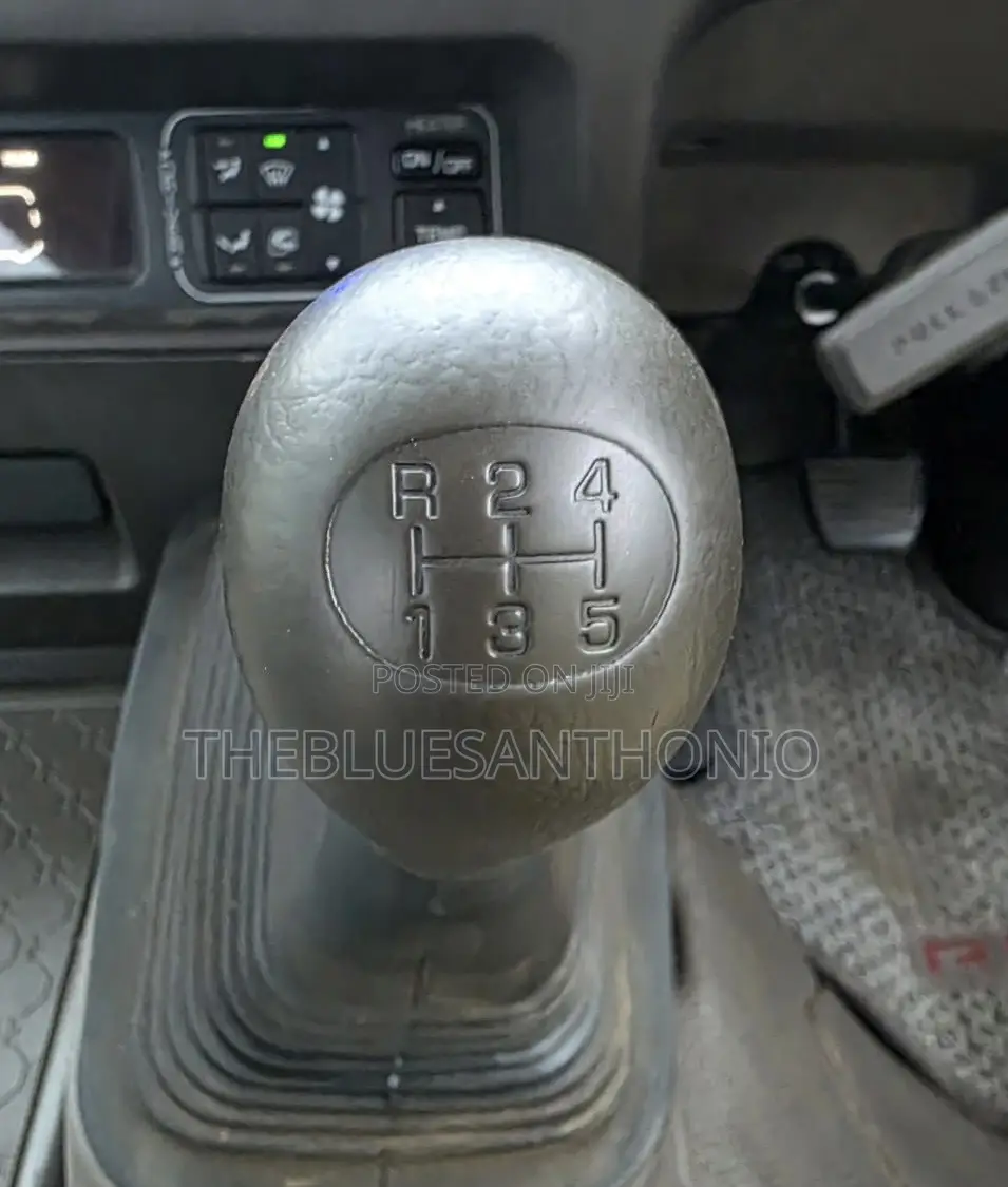 Mitsubishi Fuso Rosa 2000 Blue
