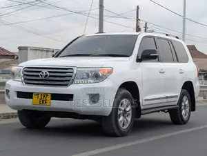 Toyota Land Cruiser 2012 White