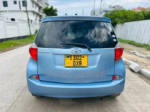 Toyota Ractis 1.5 AWD 2011 Blue