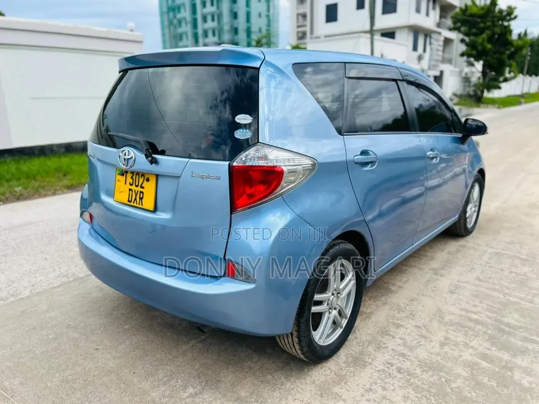 Toyota Ractis 1.5 AWD 2011 Blue