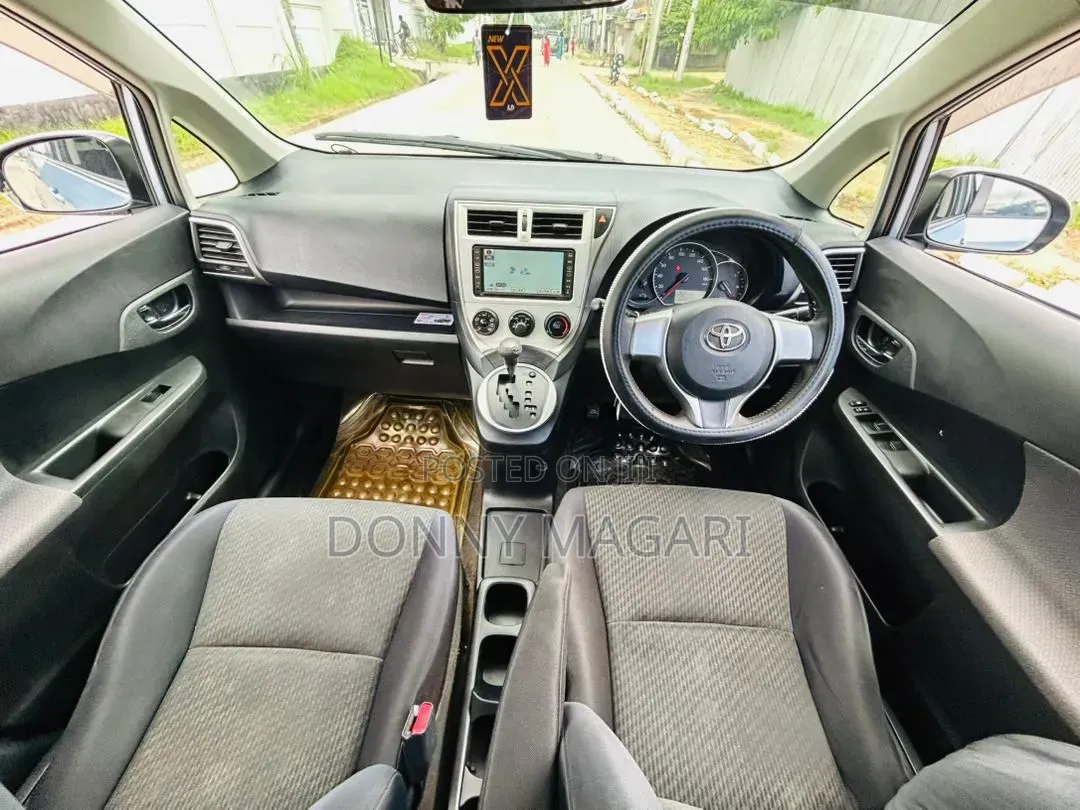 Toyota Ractis 1.5 AWD 2011 Blue