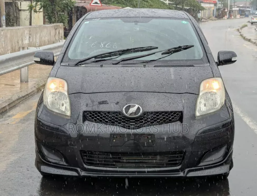 Toyota Vitz 2010 Black