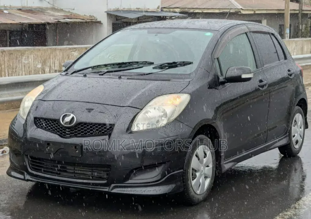 Toyota Vitz 2010 Black