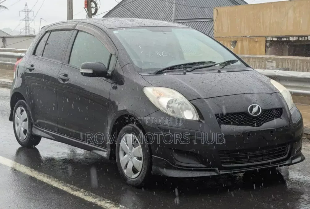 Toyota Vitz 2010 Black