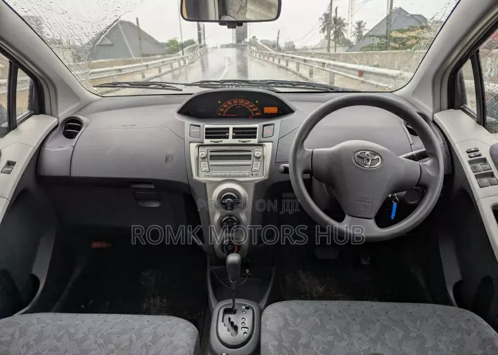 Toyota Vitz 2010 Black