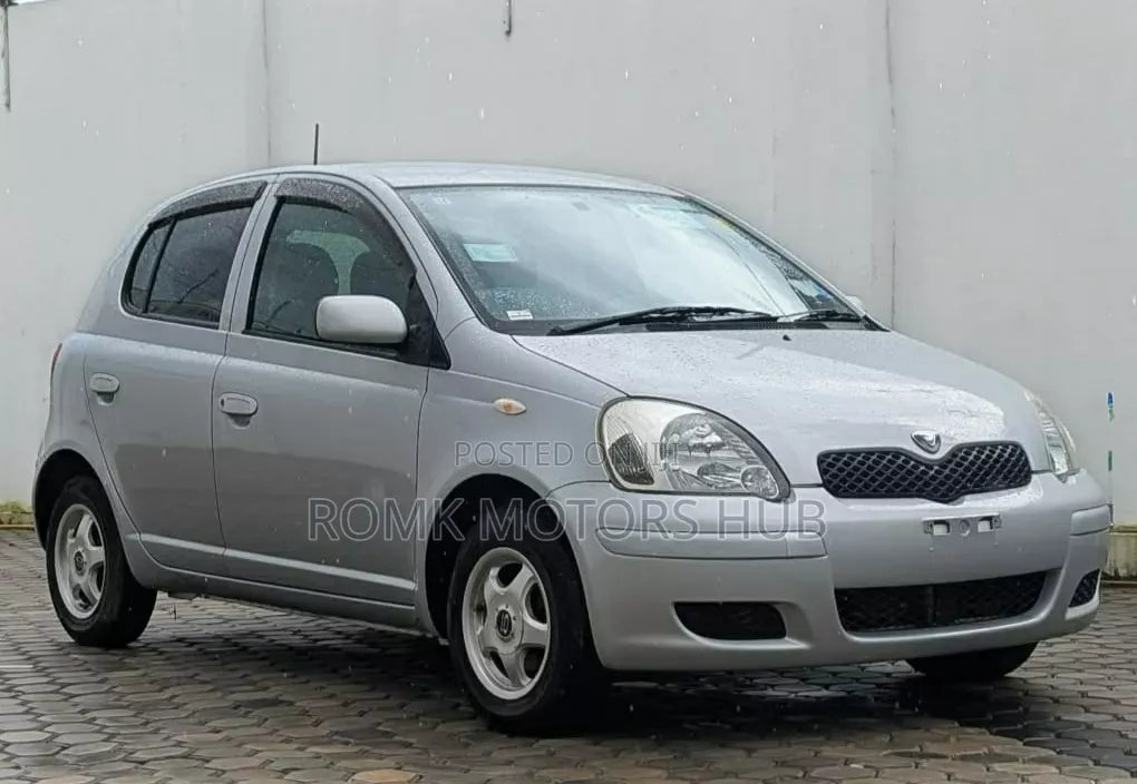 Toyota Vitz 2008 Silver