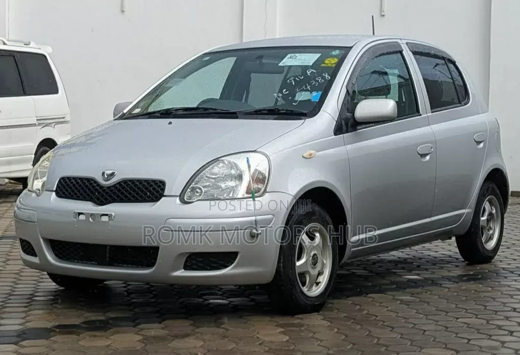 Toyota Vitz 2008 Silver