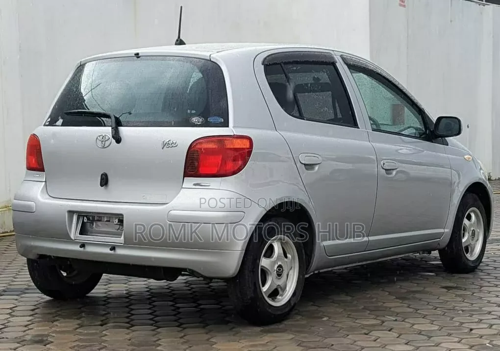 Toyota Vitz 2008 Silver