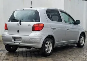 Toyota Vitz 2008 Silver