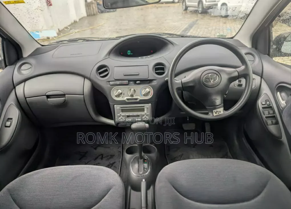 Toyota Vitz 2008 Silver