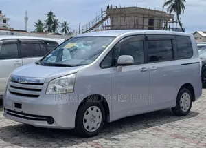 Toyota Noah 2009 Silver