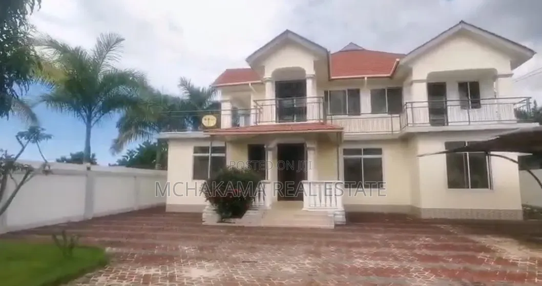 6bdrm Block of Flats in Mchakama Real Estate, Mbweni for sale