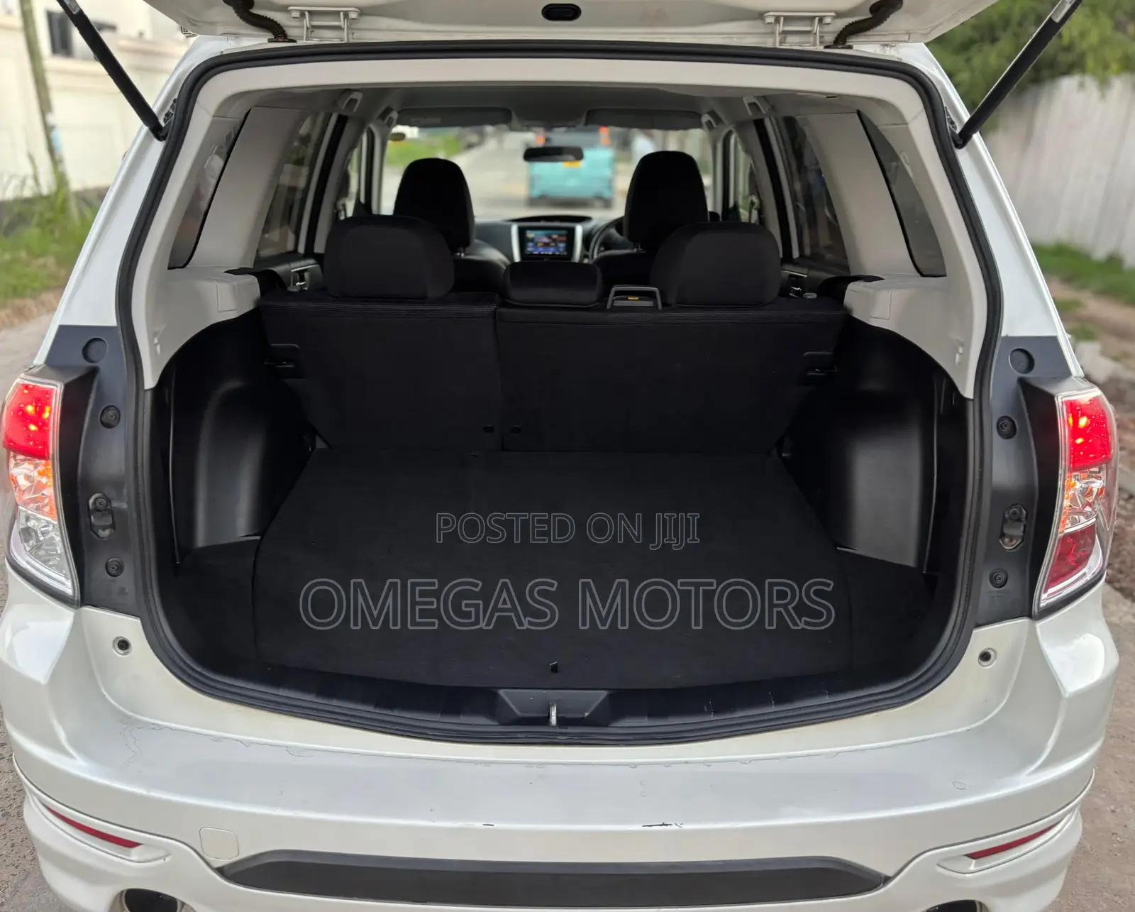 Subaru Forester 2.0D X 2011 Pearl