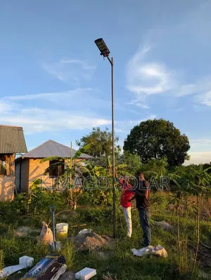 Triple Lens Power: Kamera 3 Ndani Ya Taa Moja Ya Solar 450w