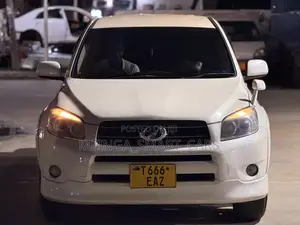 Toyota RAV4 2010 White
