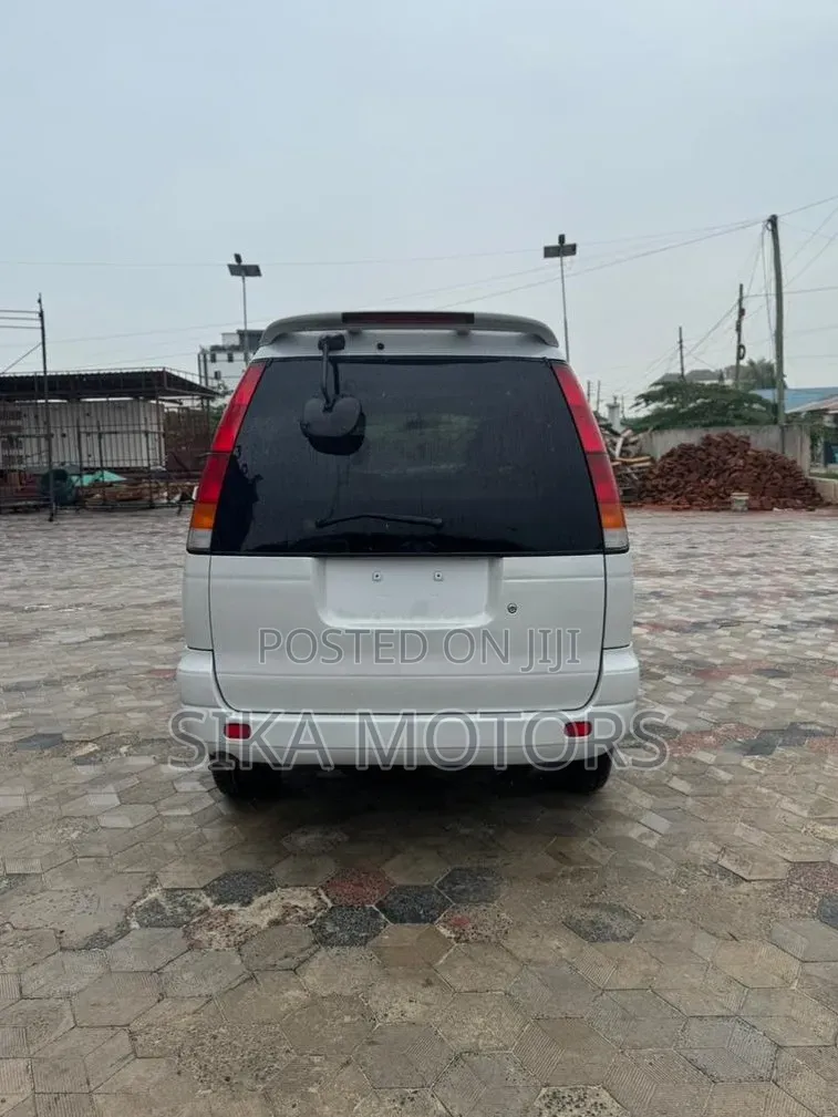 Toyota LiteAce Noah 1999 White